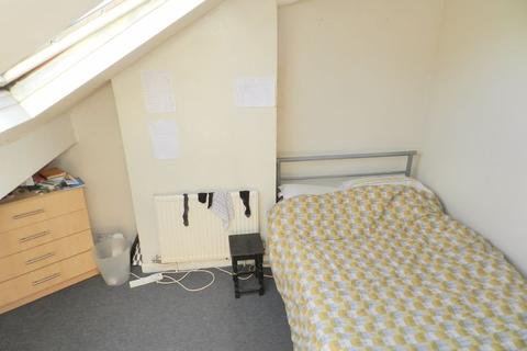 52 Cliff Mount, Leeds, LS6 2HP