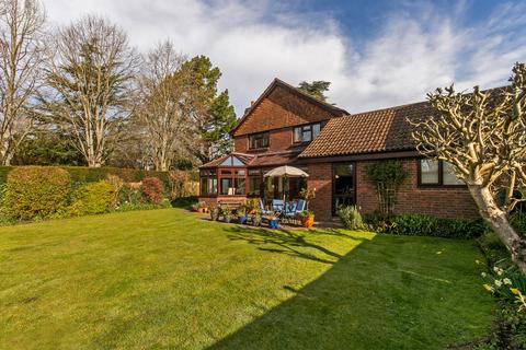 28 Denham Close, Winchester, SO23 7BL