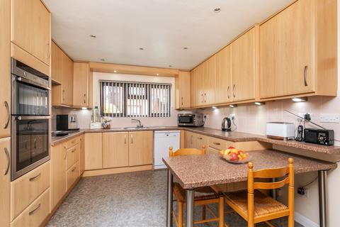 28 Denham Close, Winchester, SO23 7BL