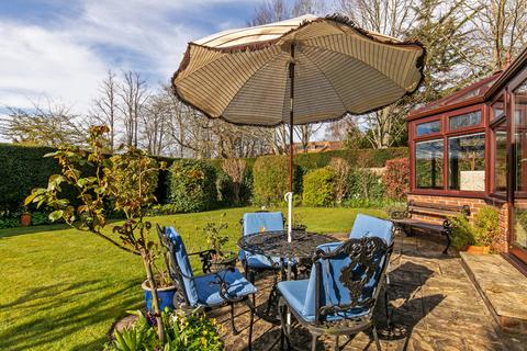 28 Denham Close, Winchester, SO23 7BL