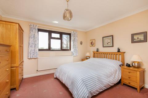 28 Denham Close, Winchester, SO23 7BL