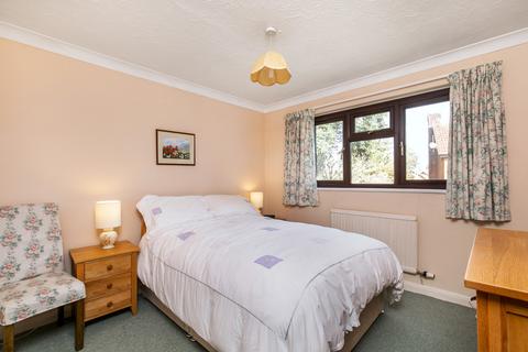 28 Denham Close, Winchester, SO23 7BL