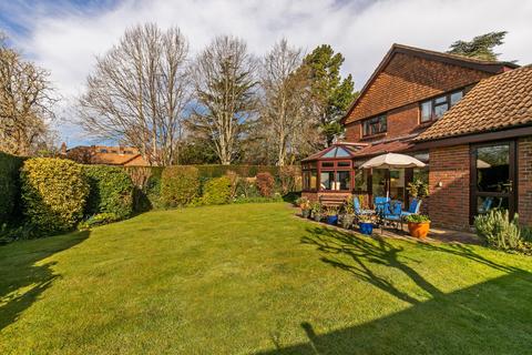 28 Denham Close, Winchester, SO23 7BL