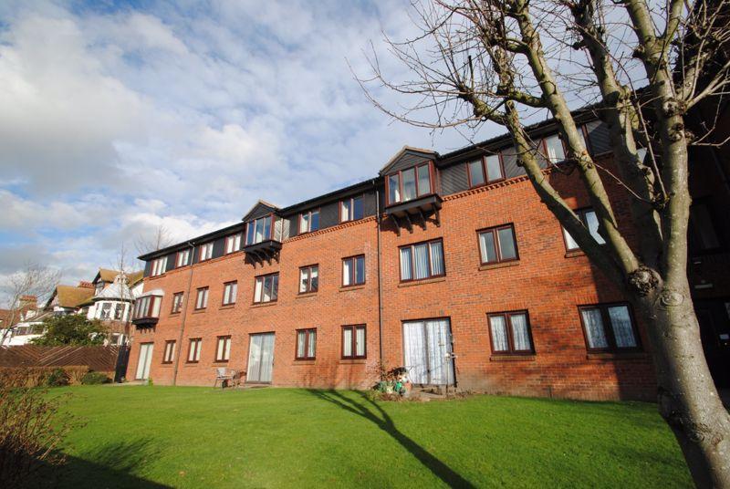 Imperial Avenue, WestcliffOnSea 1 bed apartment £140,000