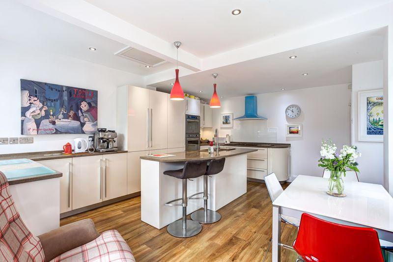 Living dining...