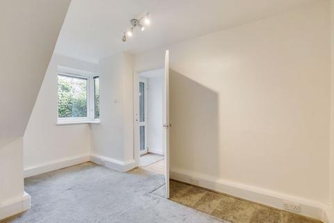 2 bedroom flat to rent, Regent Square , Bow E3