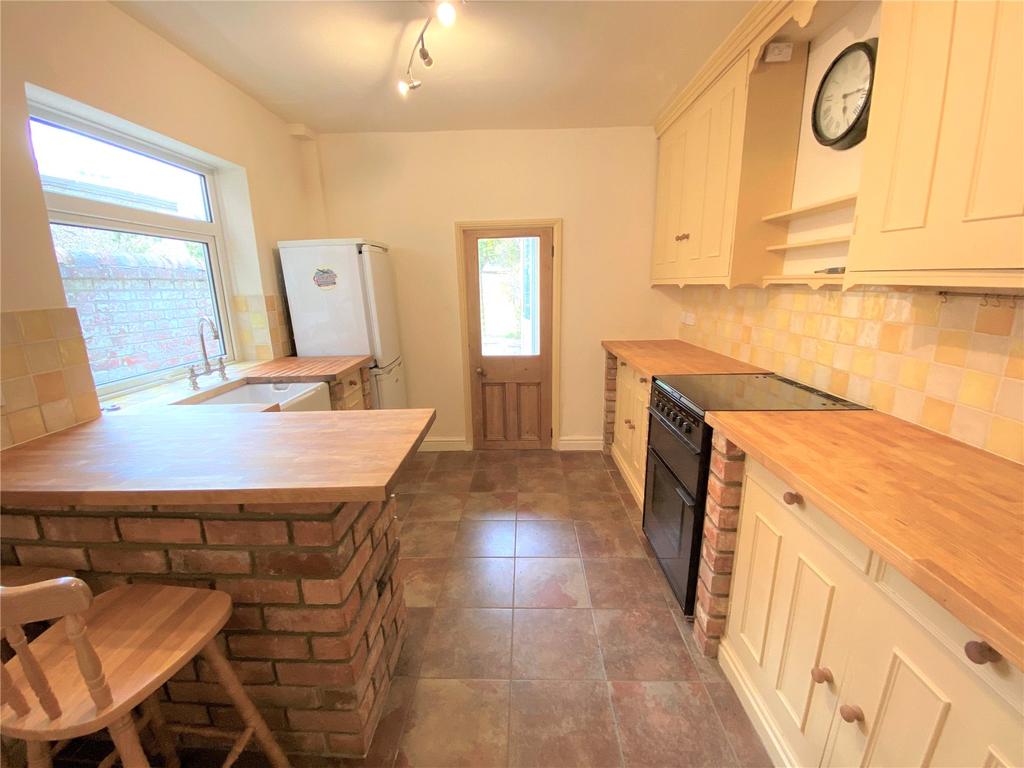 Swindon Road, Wroughton, SN4 3 bed terraced house £950 pcm (£219 pw)