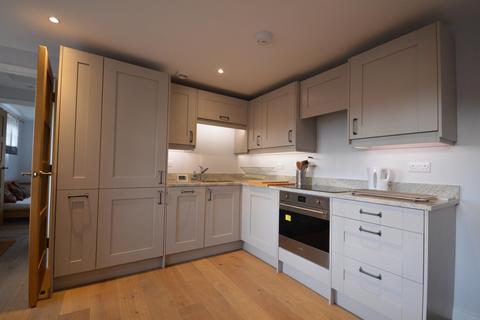 2 bedroom flat to rent, Knockhundred Row, Midhurst, GU29