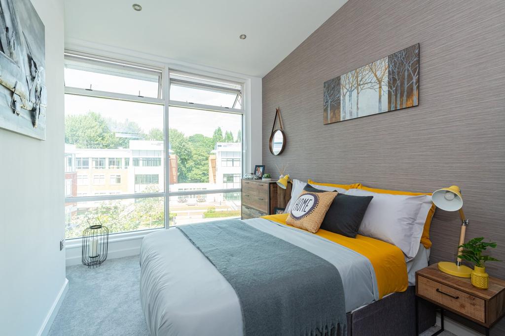 Missenden House, Chalfont Park... 1 bed flat £1,000 pcm (£231 pw)