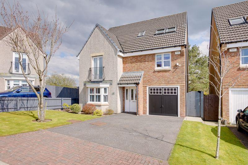 13 De Walden Drive, Kilmarnock, KA3 6AA 6 bed detached villa £265,000