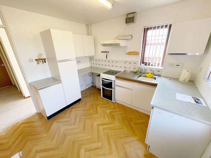Spring Lane, Balderton 2 bed semidetached bungalow £650 pcm (£150 pw)