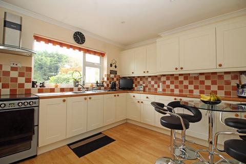70 Elmfield Way, South Croydon, CR2 0EF