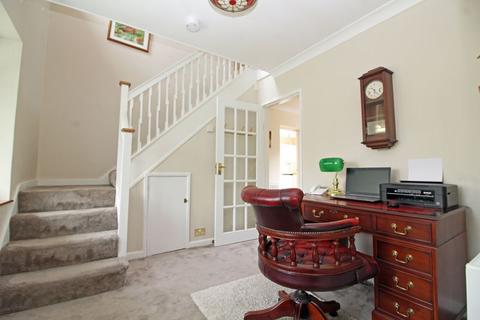 70 Elmfield Way, South Croydon, CR2 0EF