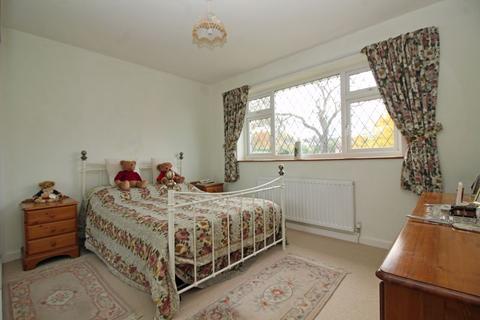 70 Elmfield Way, South Croydon, CR2 0EF