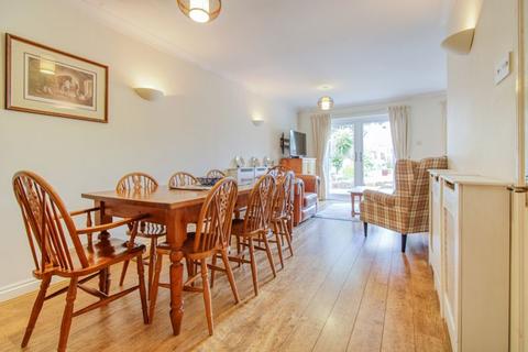 11 Almatade Road, Southampton, SO18 6AA