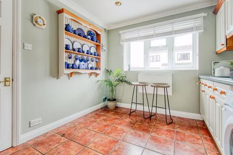 11 Almatade Road, Southampton, SO18 6AA