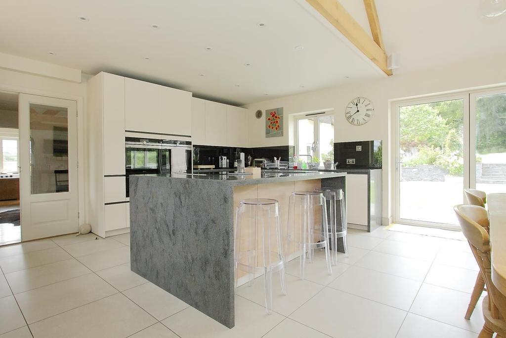 Kitchen dining 4.JPG