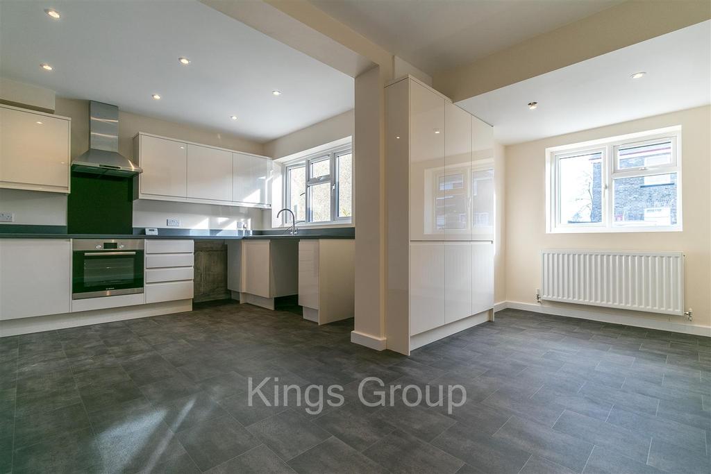 Musley Hill, Ware 3 bed semidetached house £1,400 pcm (£323 pw)