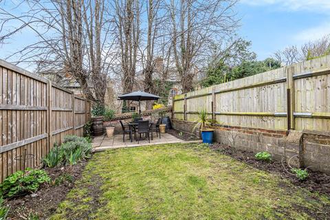 13 Cheselden Road, Guildford, GU1 3SB