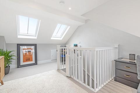 13 Cheselden Road, Guildford, GU1 3SB