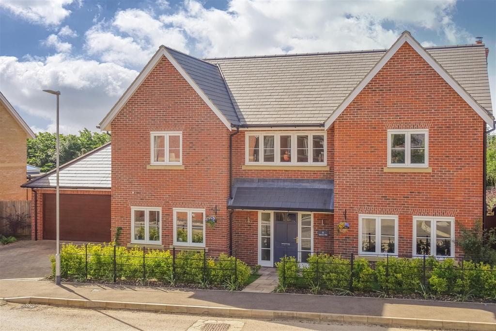 Spinney Hill, Oakham 5 bed detached house £800,000