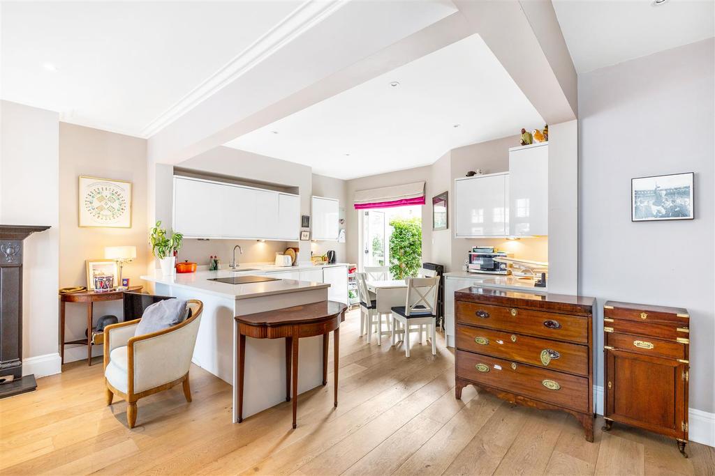 Cowley Road, Mortlake, SW14 2 bed £725,000