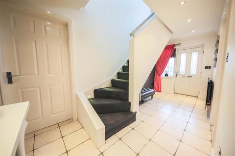 4 Castle Hey Close, Bury, BL9 8JQ