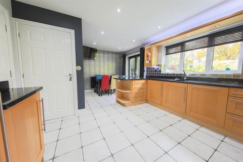 4 Castle Hey Close, Bury, BL9 8JQ