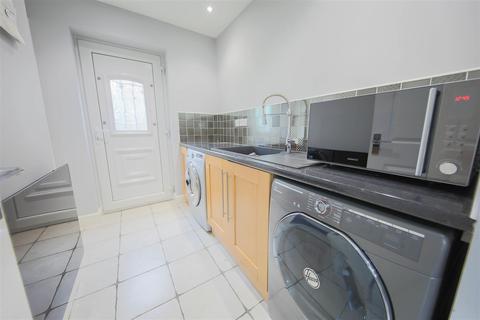 4 Castle Hey Close, Bury, BL9 8JQ