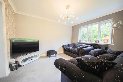 4 Castle Hey Close, Bury, BL9 8JQ