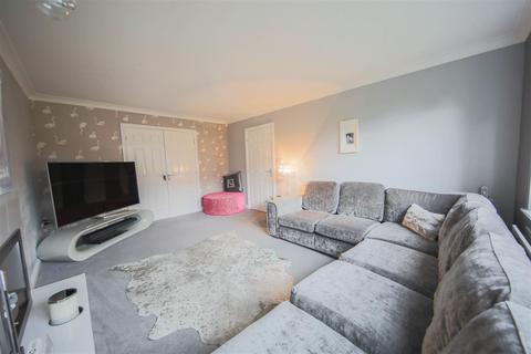 4 Castle Hey Close, Bury, BL9 8JQ