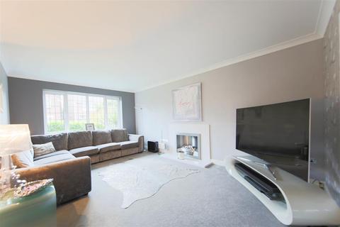 4 Castle Hey Close, Bury, BL9 8JQ