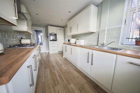 565 Broadway, Chadderton, Oldham, OL9 8DW