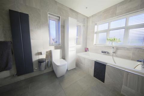565 Broadway, Chadderton, Oldham, OL9 8DW