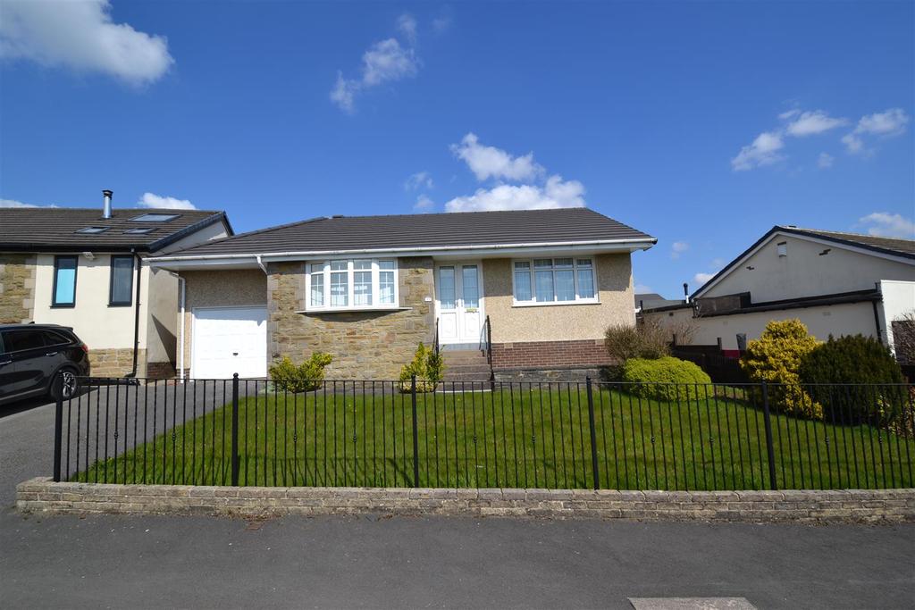 Ambler Way, Queensbury, Bradford 2 bed detached bungalow £220,000