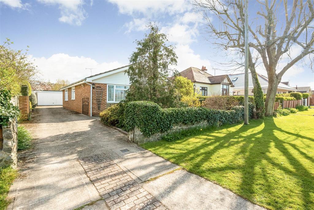 Sunray Avenue, Whitstable 2 bed detached bungalow £425,000
