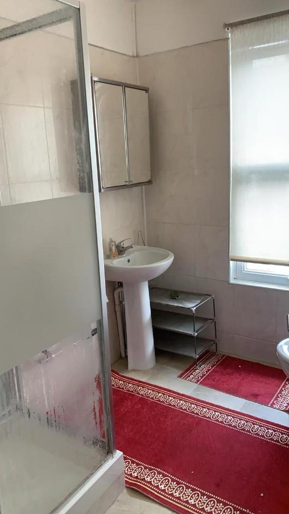 Studio Flat For Rent in Woodgreen Studio £900 pcm (£208 pw)