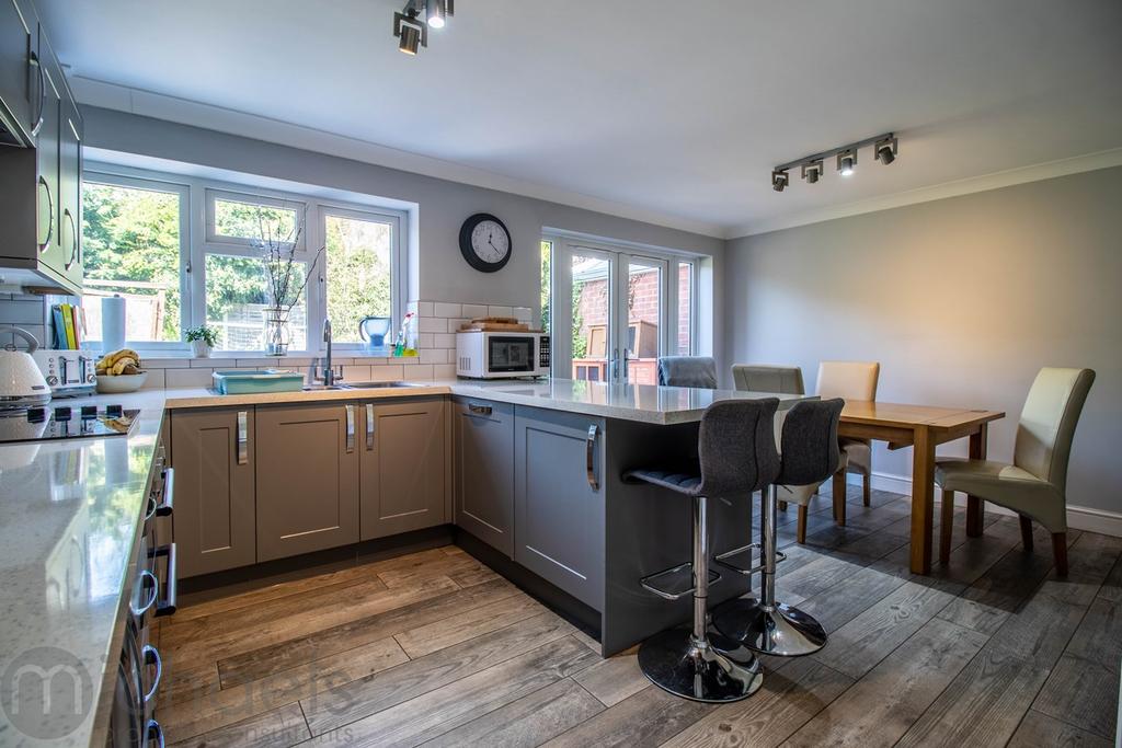 Keelers Way, Great Horkesley... 4 bed semidetached house £325,000