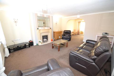 1 Francis Close, Wyke, Bradford, BD12 8LT