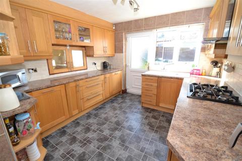 1 Francis Close, Wyke, Bradford, BD12 8LT
