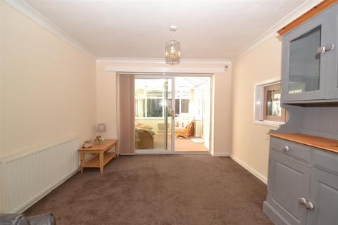 1 Francis Close, Wyke, Bradford, BD12 8LT
