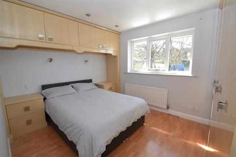 1 Francis Close, Wyke, Bradford, BD12 8LT