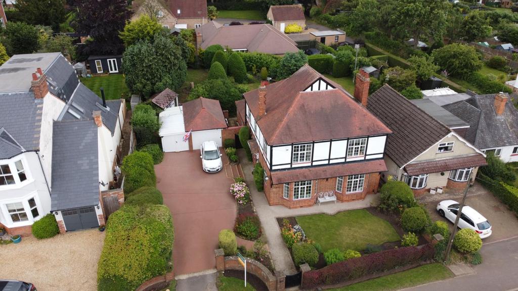 Harborough Road North, Kingsthorpe, Northampton, NN2 3 bed detached