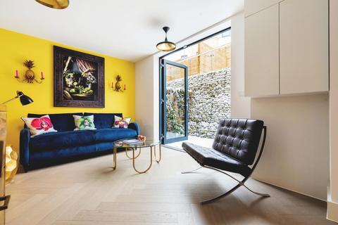 51a Brading Road, London, SW2 2AP