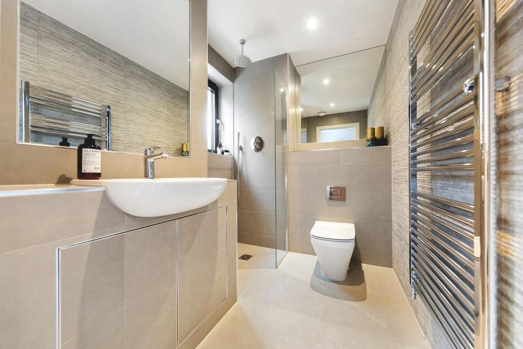 Bathroom (1).jpg