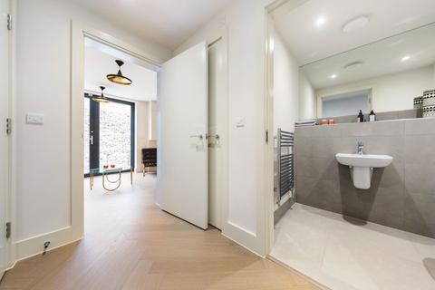 51a Brading Road, London, SW2 2AP