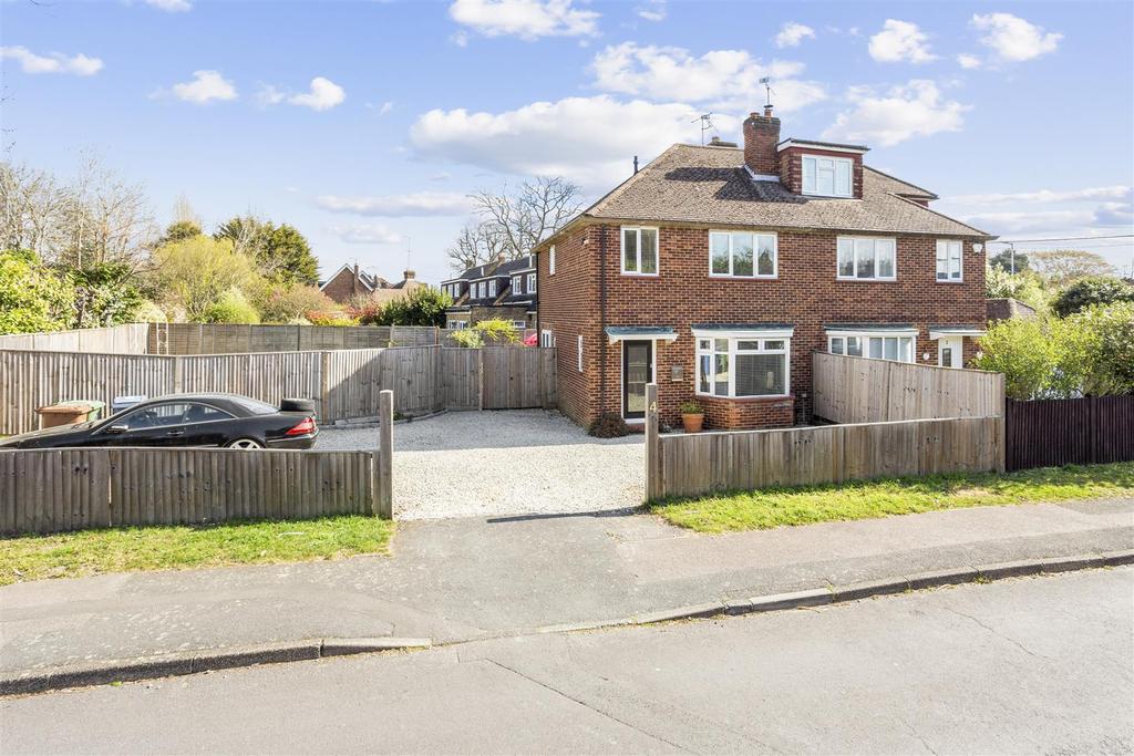 Wentworth Avenue, Ascot 3 bed semidetached house £550,000