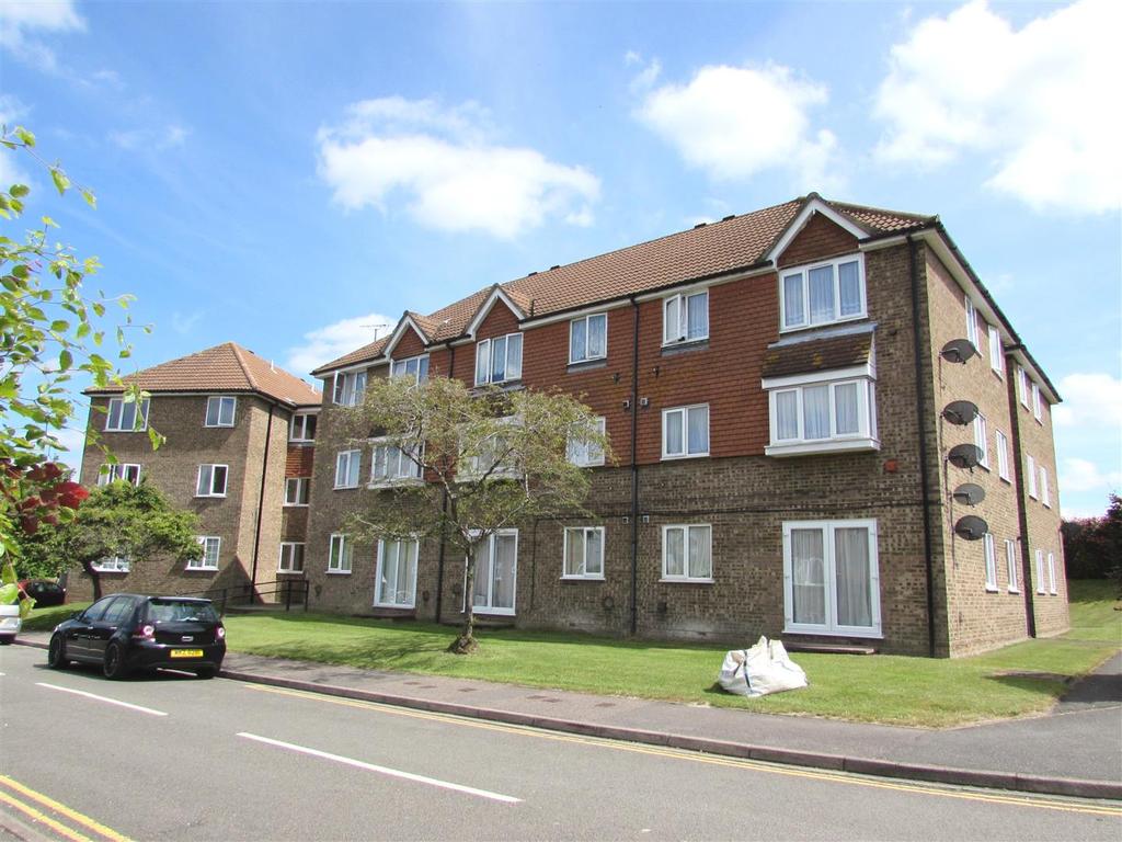 Abbey Mews, Lowther Road, Dunstable 2 bed flat £800 pcm (£185 pw)