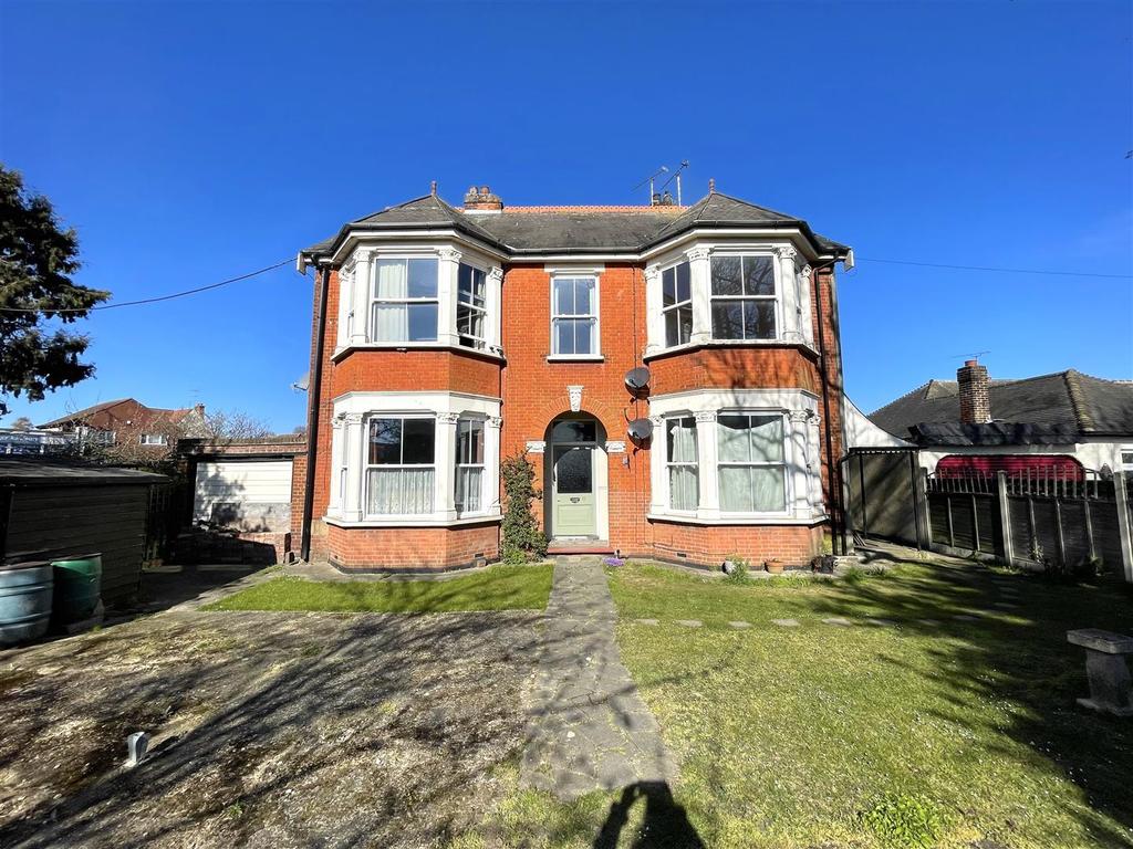 Rayleigh Road, Benfleet 2 bed flat £800 pcm (£185 pw)