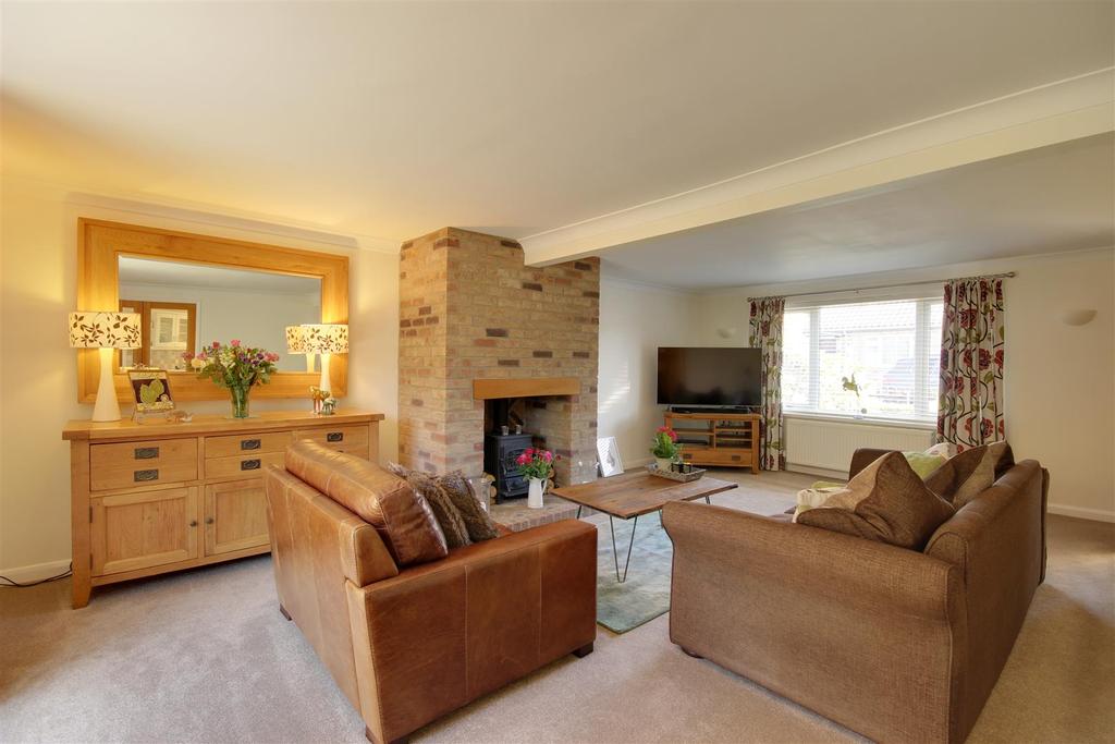 Plantation Drive, North Ferriby 3 bed semidetached house £235,000